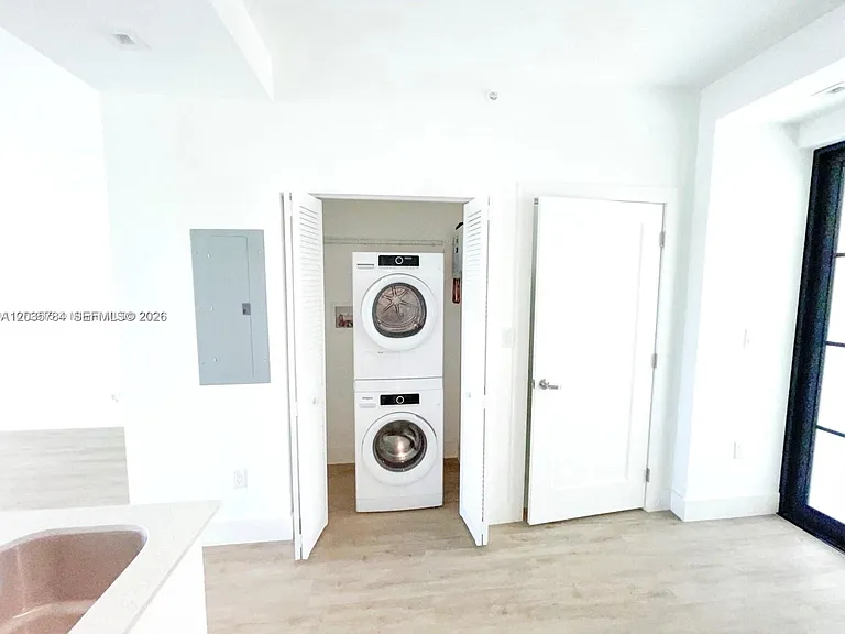 4100 Davie Rd #205 — Photo 12