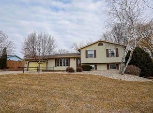 2760 Rolling View Rd, Stoughton, WI 53589