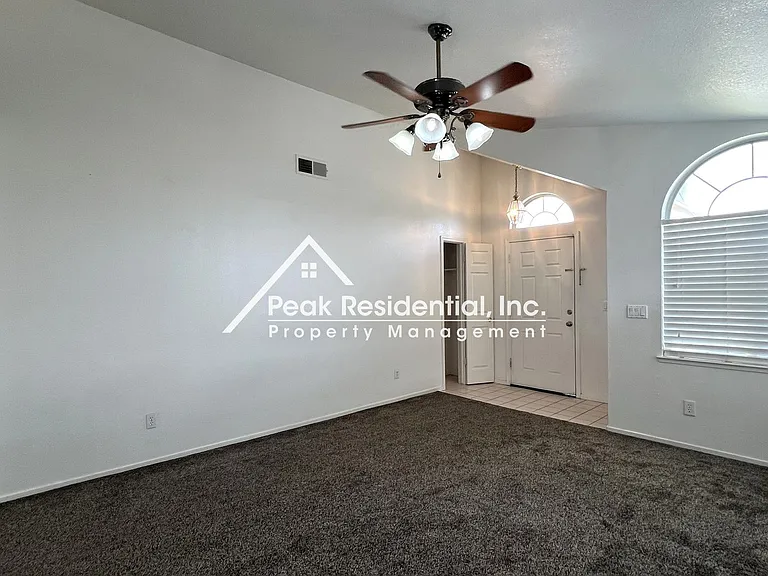 8274 Golden Park Ct — Photo 4