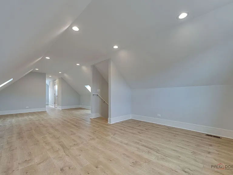 1747 N California Ave #2 — Photo 16