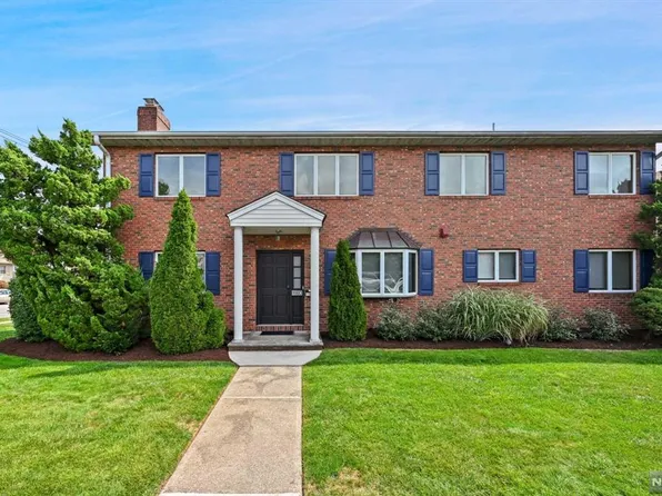 118 E Brinkerhoff Ave, Palisades Park, NJ 07650