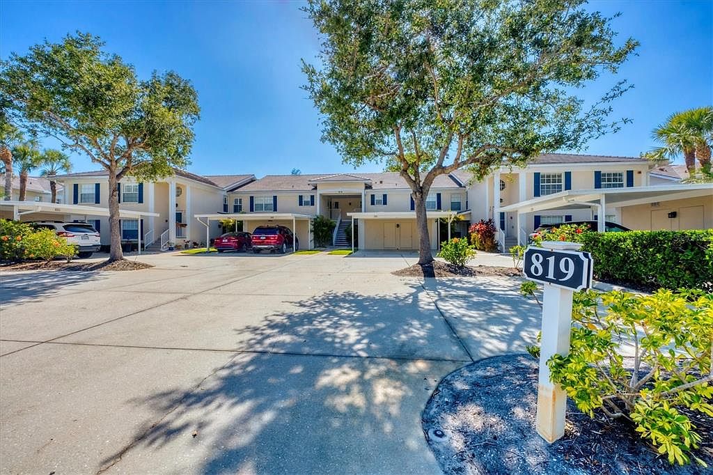 819 Montrose Dr UNIT 102