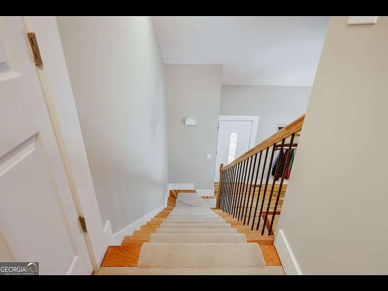 90 Hart Ave — Photo 23