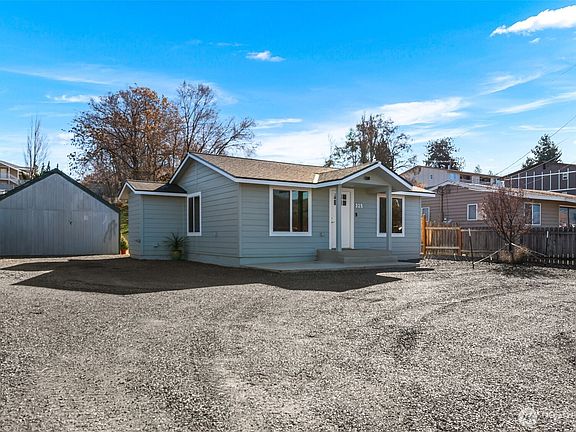 3rd image of 325 Eastmont Ave