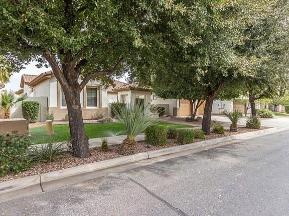 3rd image of 744 W Juniper Ln
