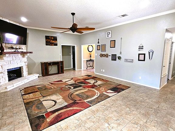 3rd image of 4914 Royal Oak Ct