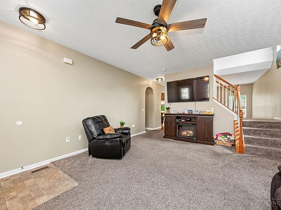 4th image of 3864 Golden Meadow Ct