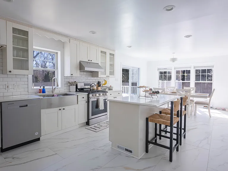 16 Hollyoak Ave — Photo 9