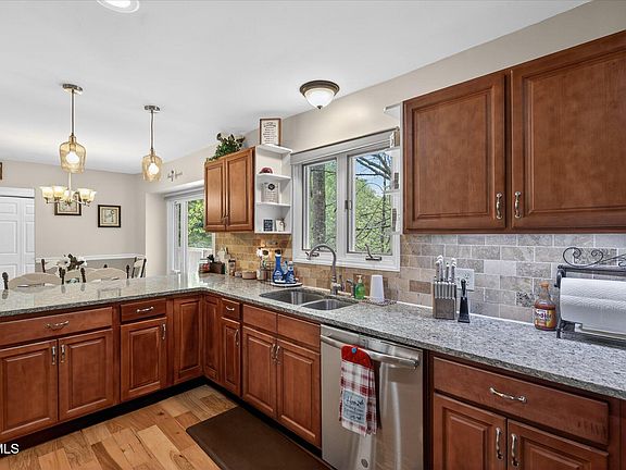 4th image of 603 Blue Springs Rd
