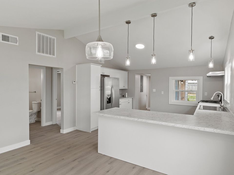 1st image of 3134 N 14th 1/2 St