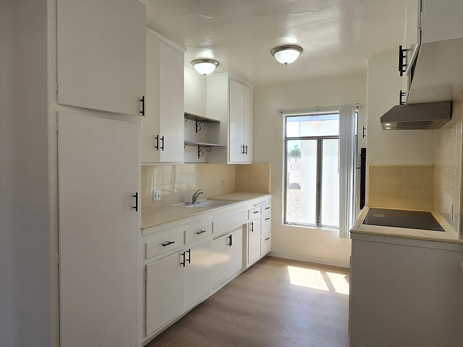 2 bed, 950 sqft, $2,300 — Photo 4