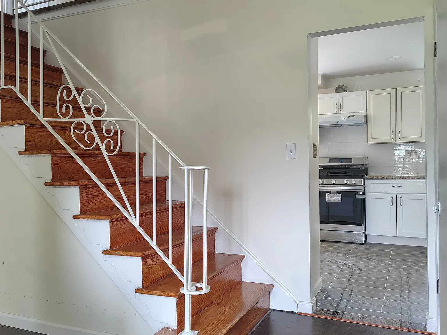 8 bed, 2475 sqft, $4,500 — Photo 2
