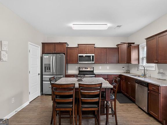 3rd image of 338 Springwater Way