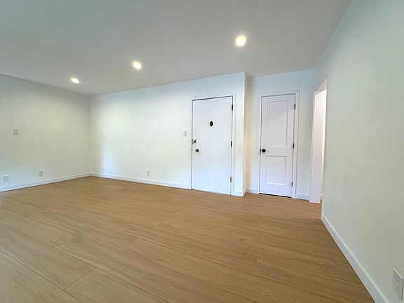4th image of 1020 N Edinburgh Ave APT 6