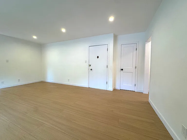 1020 N Edinburgh Ave #6 — Photo 4