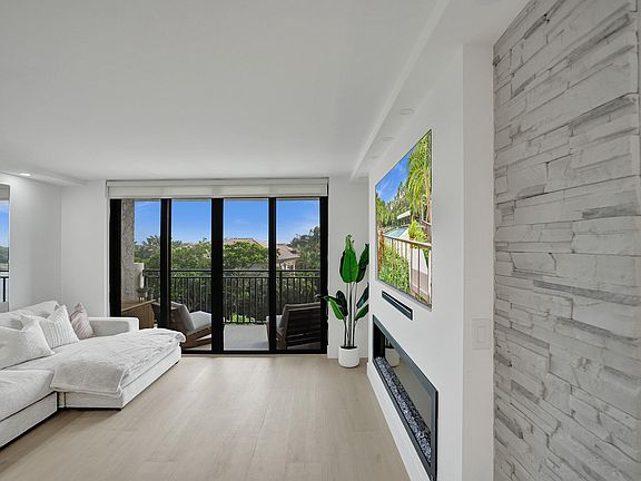 3rd image of 3912 S Ocean Boulevard #404