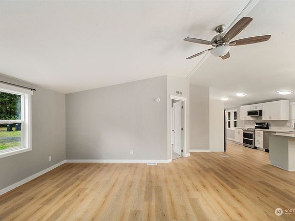 5th image of 2218 205th Avenue SW