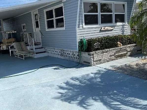 2211 New York Ave, Bradenton, FL 34207