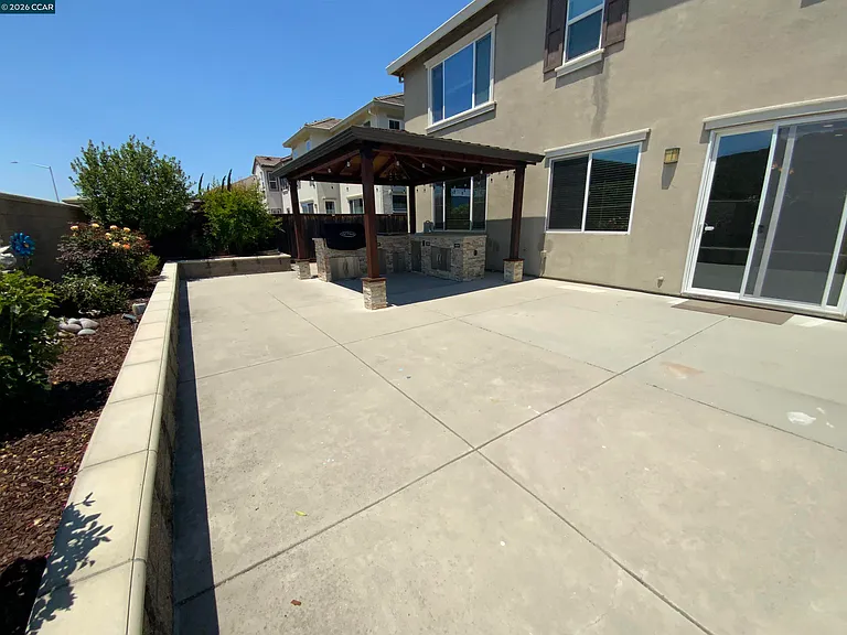 1826 Rosemary Dr — Photo 32