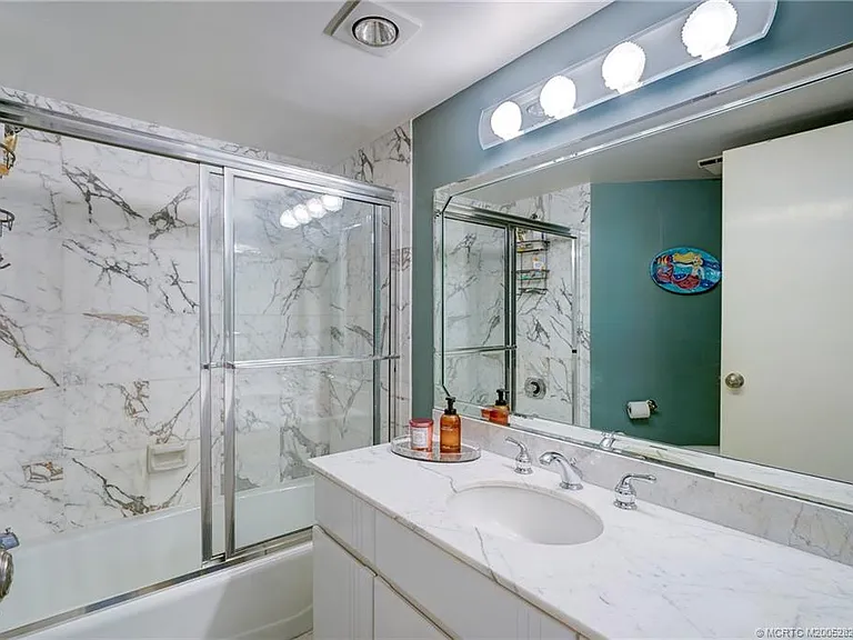 233 NE Edgewater Dr #201 — Photo 29