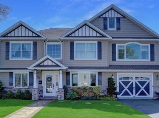 35 Cottage Dr, Massapequa, NY 11758