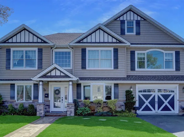 35 Cottage Drive, Massapequa, NY 11758