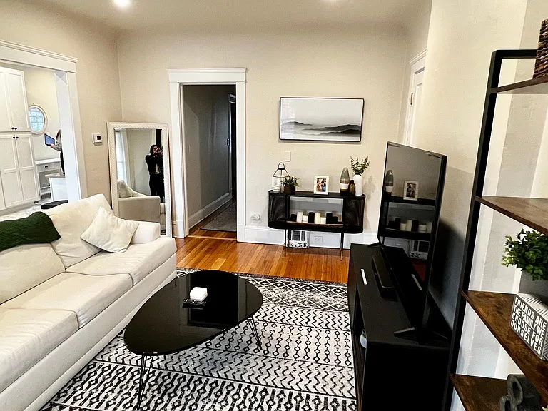 Open floor plan. Beautiful hardwood floors through living and bedrooms