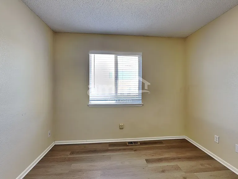 4051 N Orleans St — Photo 20