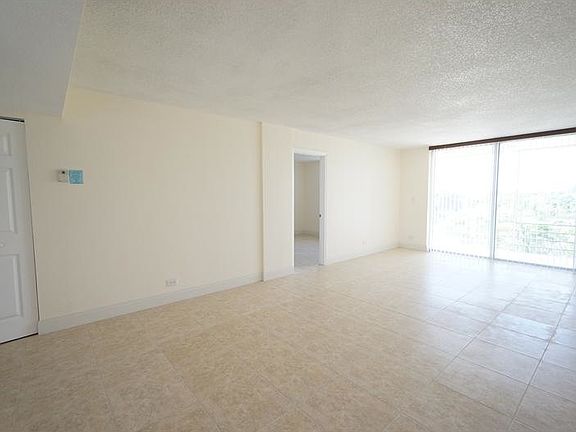 4th image of 447 NE 195th St APT 411