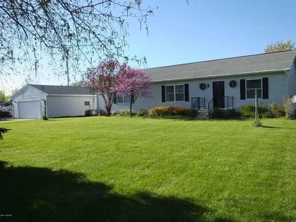 11877 Elkins St NE, Greenville, MI 48838