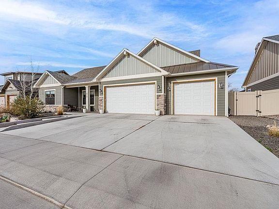 3rd image of 819 Red Apple Rd