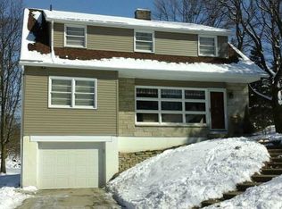 140 Meadow Ln, Springfield, OH 45505