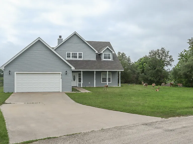 1810 Mesa Oaks Cir — Photo 1