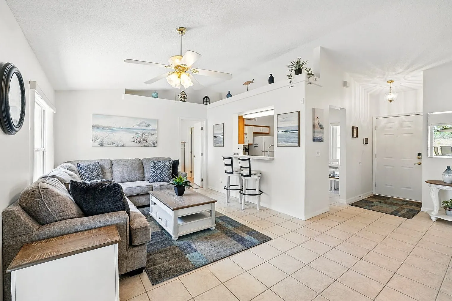 3 bed, 2.0 bath, 1248 sqft, $3,044 — Photo 3