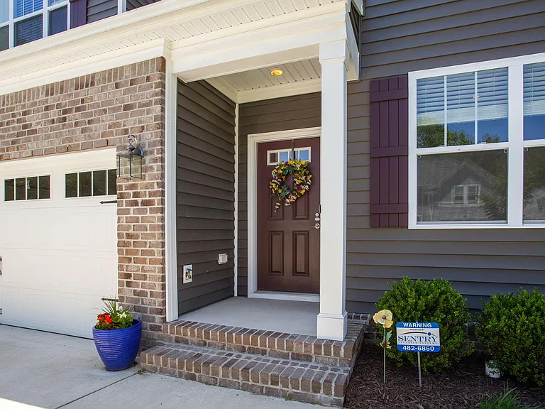 121 Bellflower Ln — Photo 2