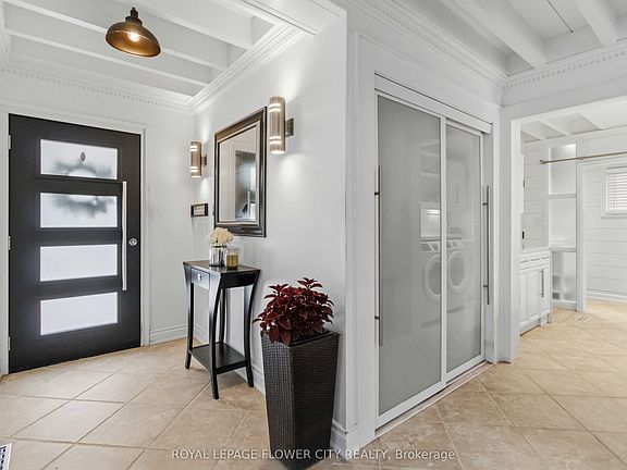 4th image of 18 Pleasant Valley Pl