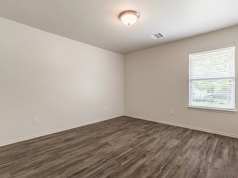 437 Chalk Hill Ct — Photo 7