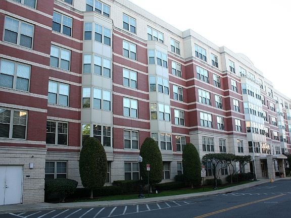 2nd image of 300 Mamaroneck Ave APT 110