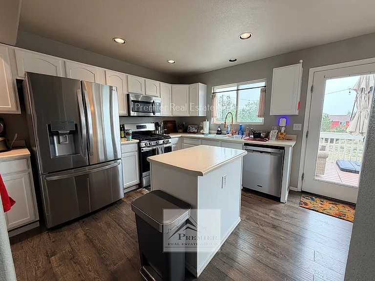 7927 Buschborn Rd — Photo 2