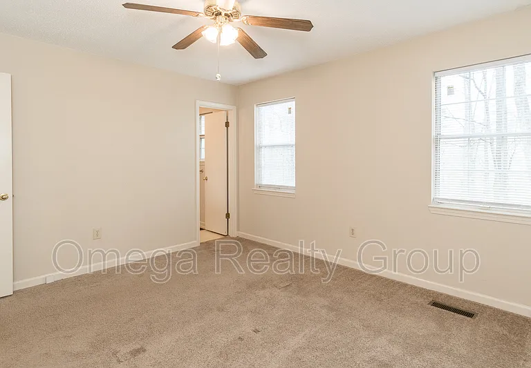 6770 Charles Dr — Photo 21