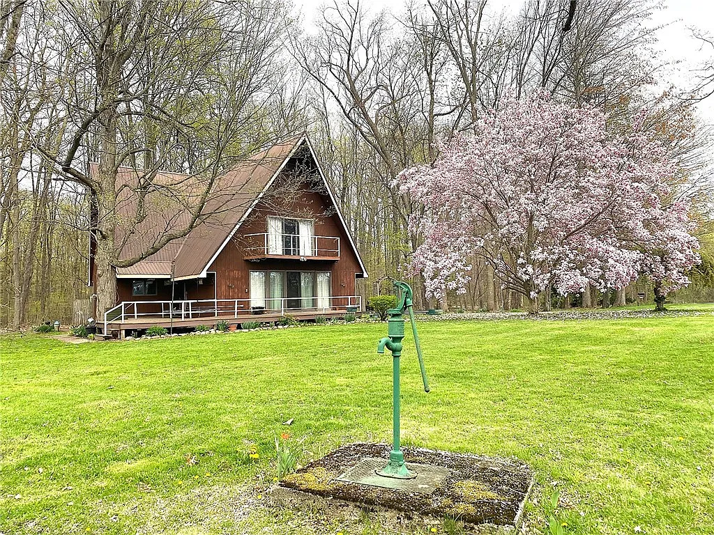1476 Grange Hall Rd photo 1