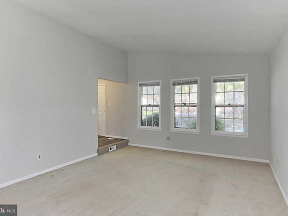 5th image of 732 N Watford Ct