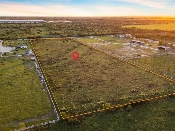 2738 Harrison Rd, Sealy, TX 77474