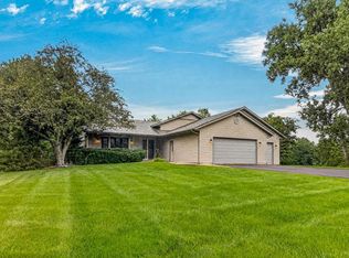 8483 E Cardinal Ln, Stillman Valley, IL 61084