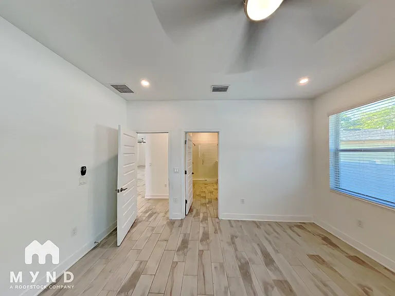 1712 E Lambright St N — Photo 11