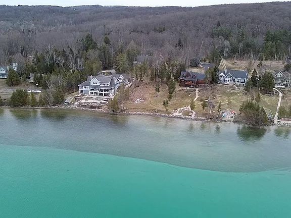 2nd image of 136 Lake St