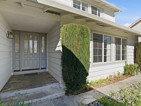 2nd image of 1454 Arlington Rd