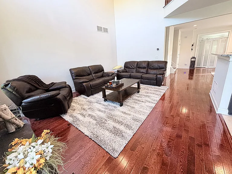 49 McCormick Ave S — Photo 6