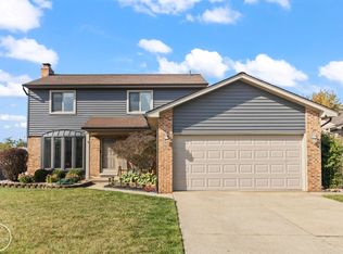 47212 Blossom Ln, Macomb, MI 48044