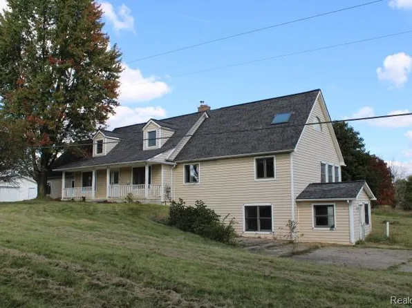 1300 Connell Rd, Ortonville, MI 48462